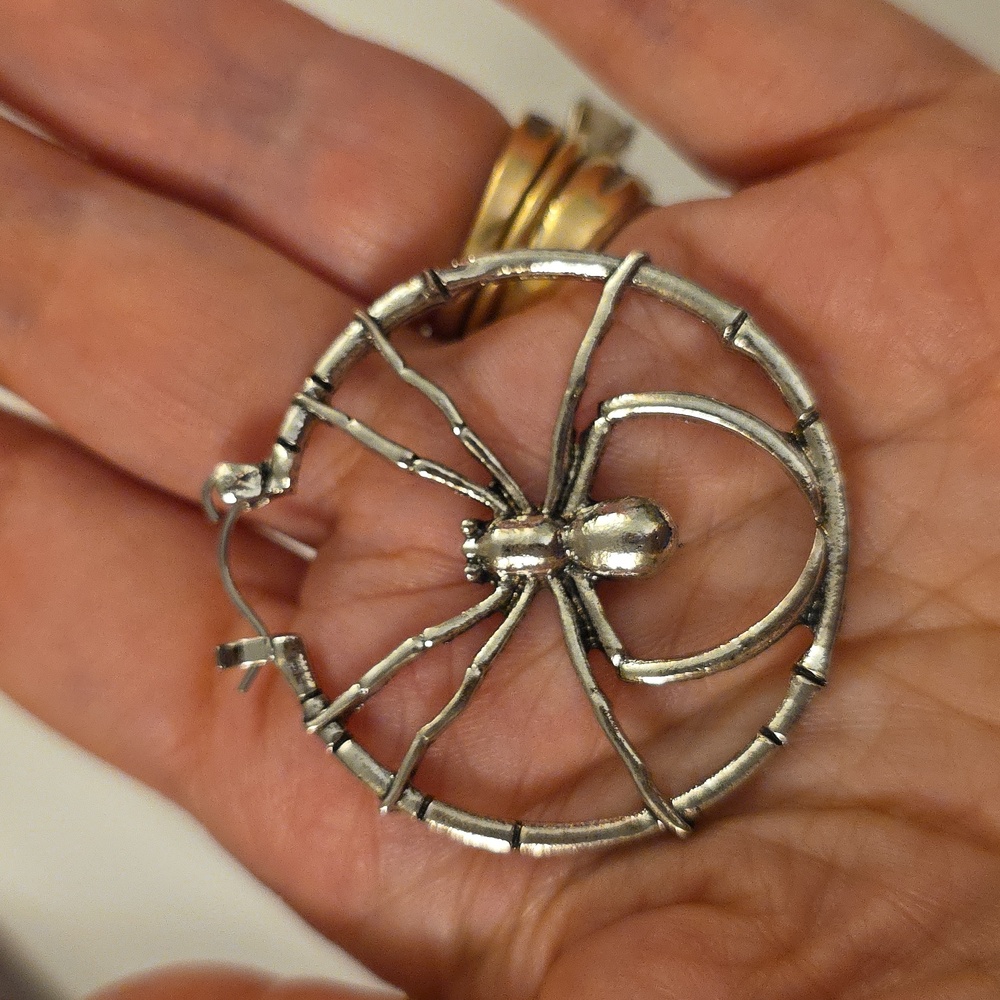 SPIDER Hoop Earrings - Picture 4 of 4